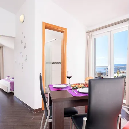 Fio - Hvar חוואר