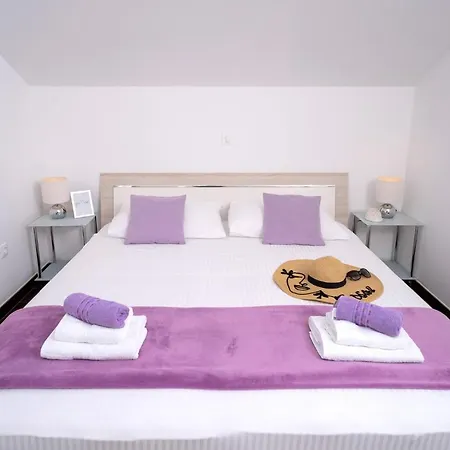 Fio - Hvar * חוואר