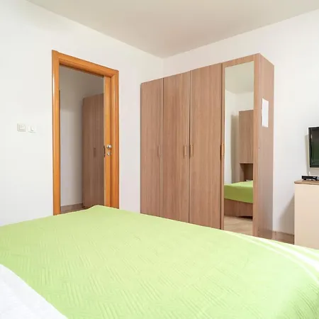 Fio - Hvar * חוואר