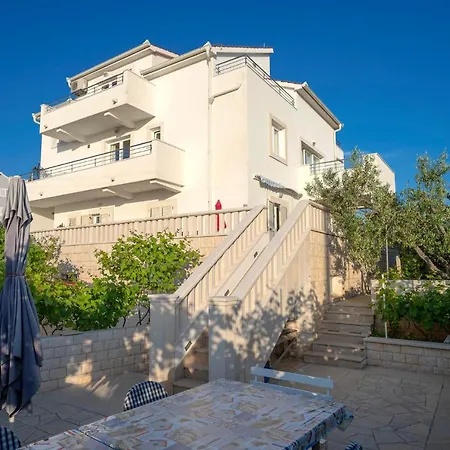 Fio - Hvar Apartmán